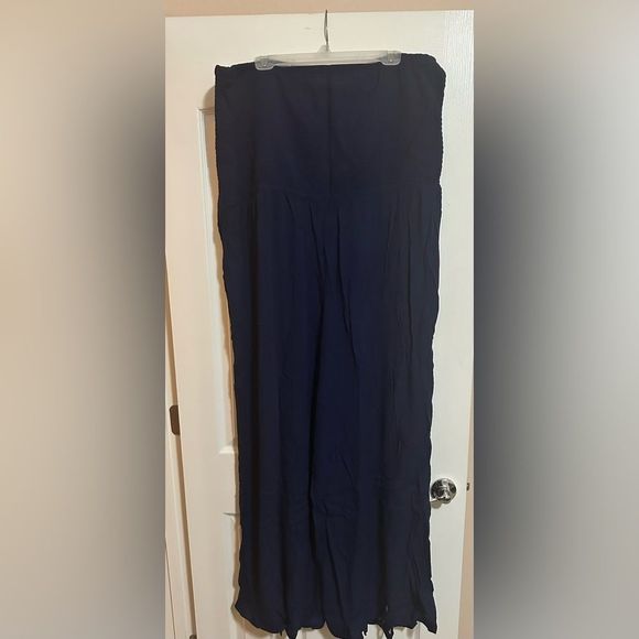 New-Plus Size Sleeveless Smocked Jumpsuit With Lace Detail. Size 3X. - Picture 9 of 12